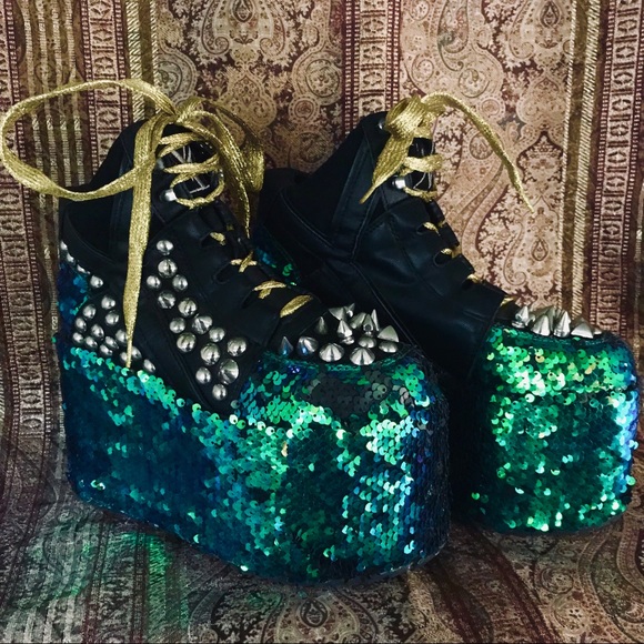 NIB YRU LALA GOLD MULTI PLATFORM SNEAKER SHOES